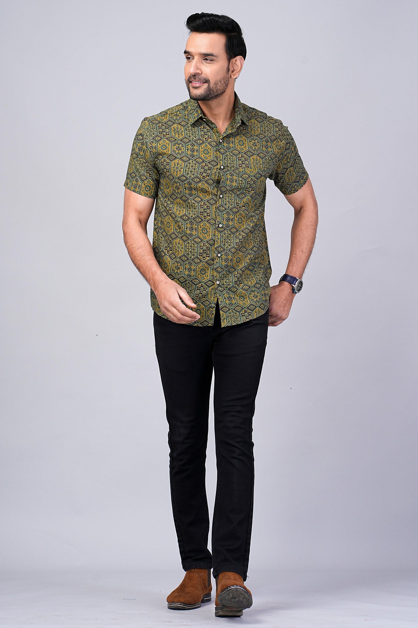 Men's Green Geometric Printed Half-Sleeves shirts