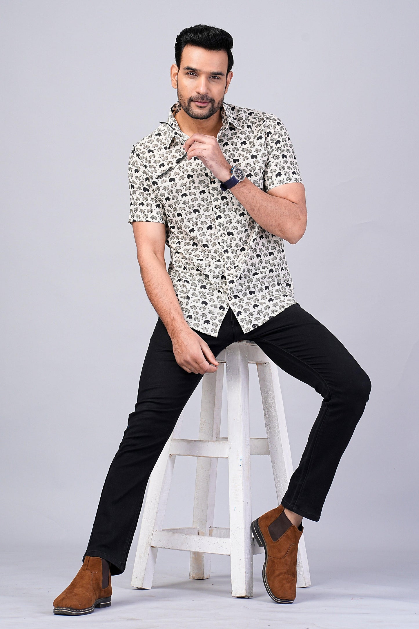Men's Elephant Motif Printed Half-Sleeves shirts