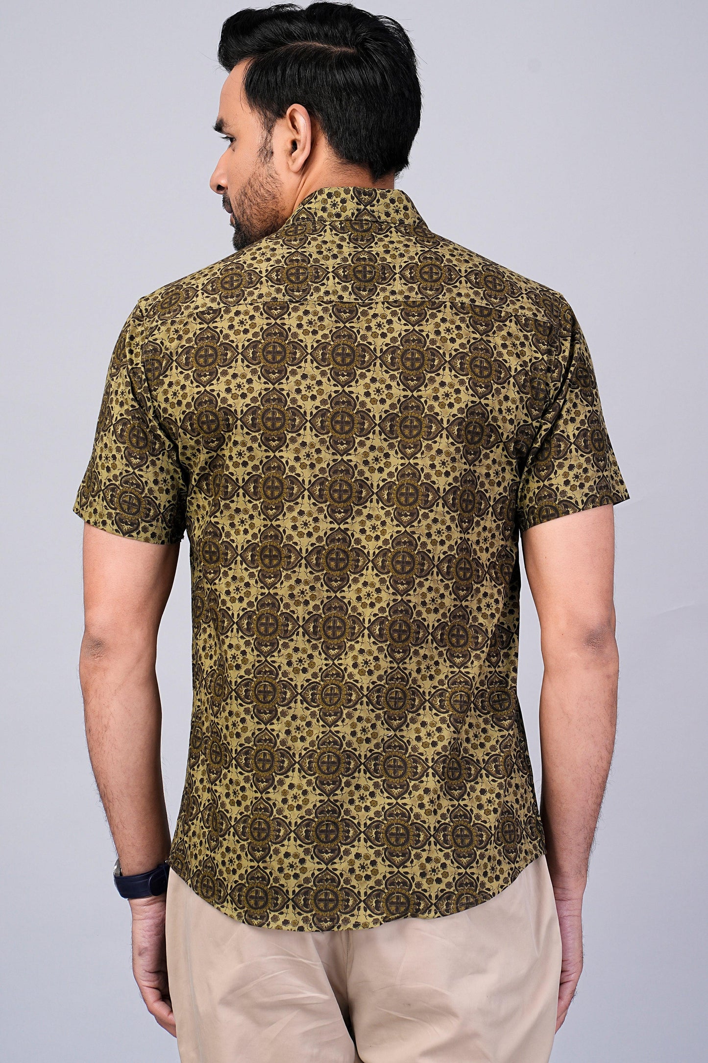 Men's Geometric Printed Half-Sleeves shirts