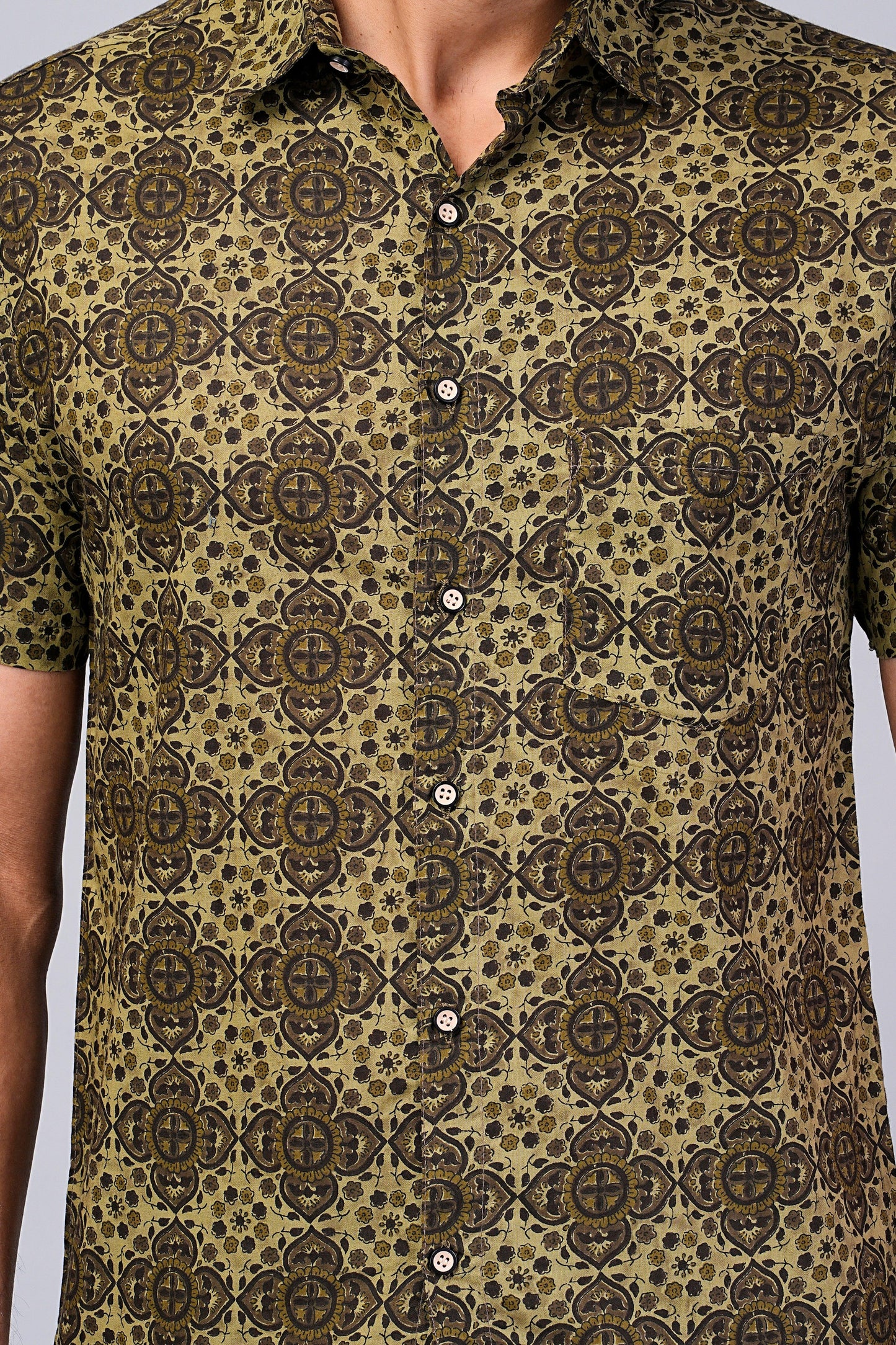 Men's Geometric Printed Half-Sleeves shirts