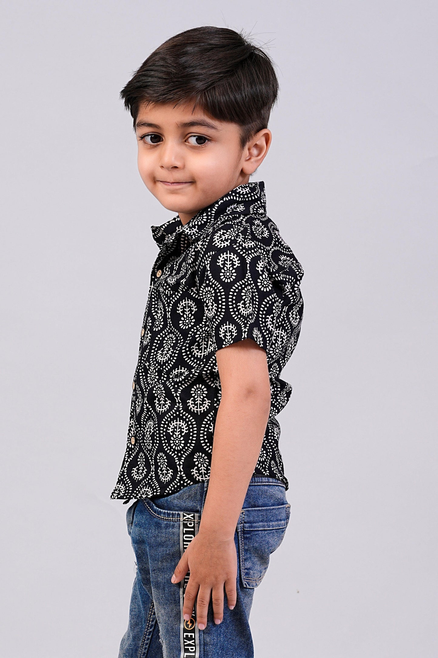 Boy's Ethnic Buti Printed Half-Sleeves Shirts
