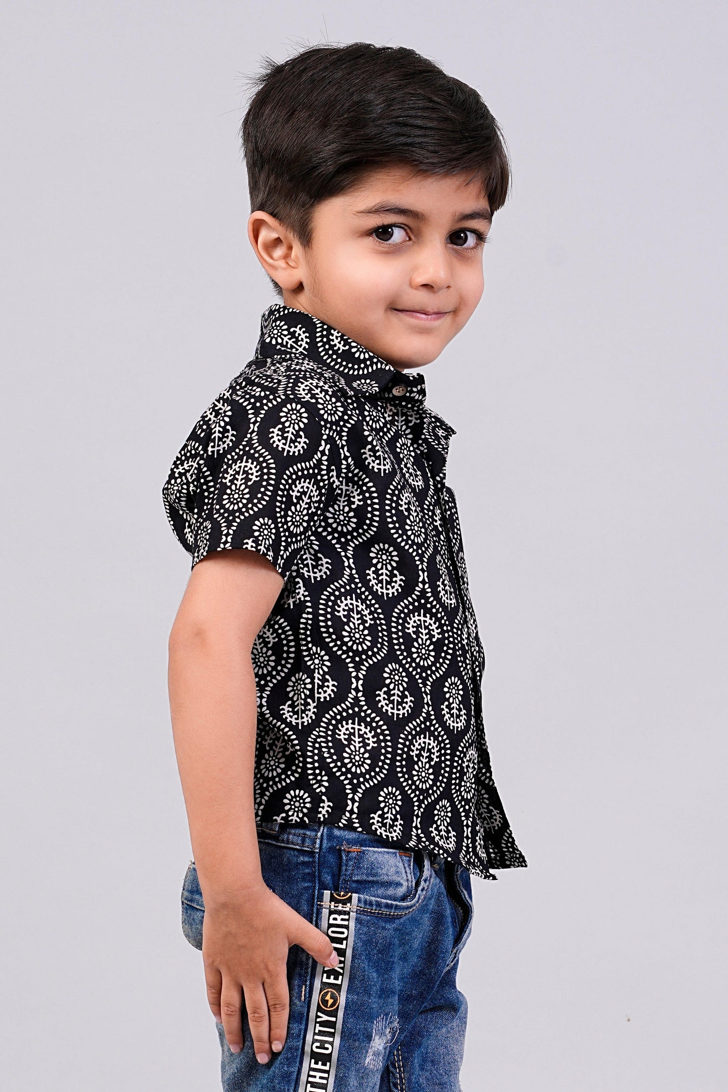 Boy's Ethnic Buti Printed Half-Sleeves Shirts