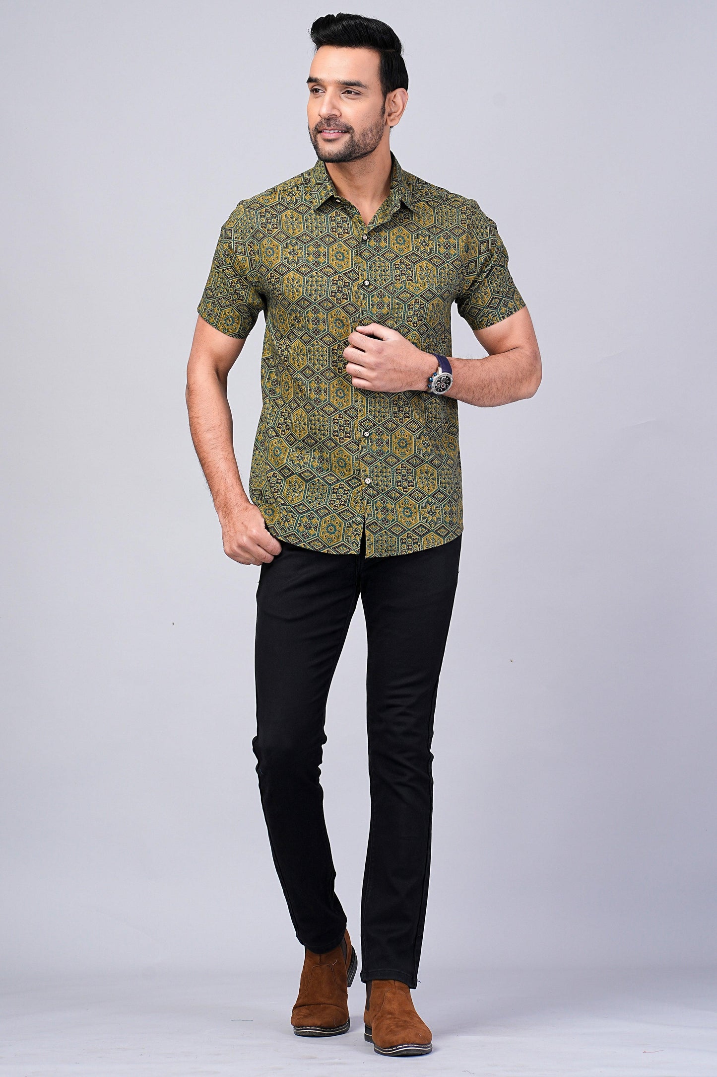 Men's Green Geometric Printed Half-Sleeves shirts
