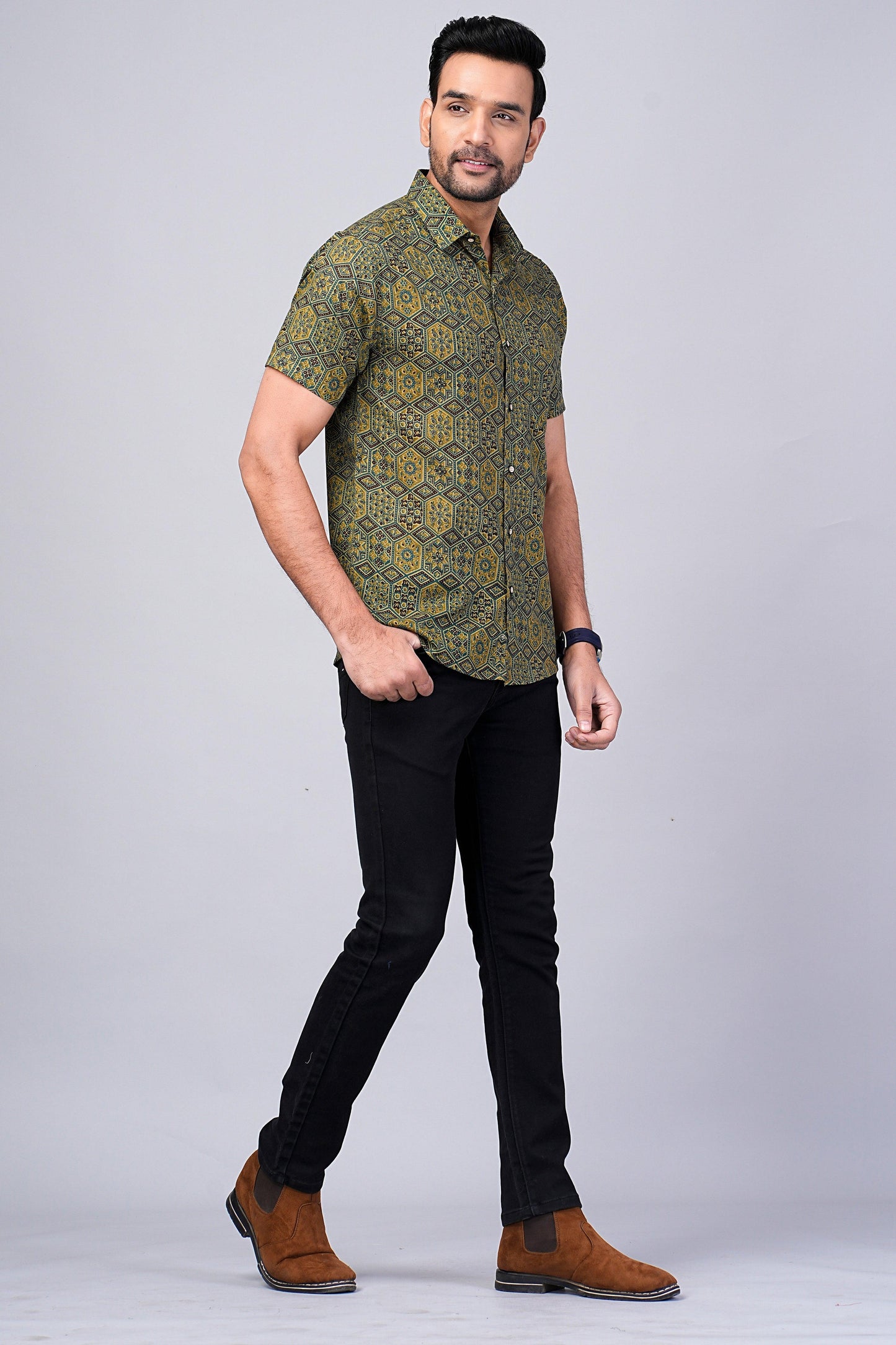 Men's Green Geometric Printed Half-Sleeves shirts