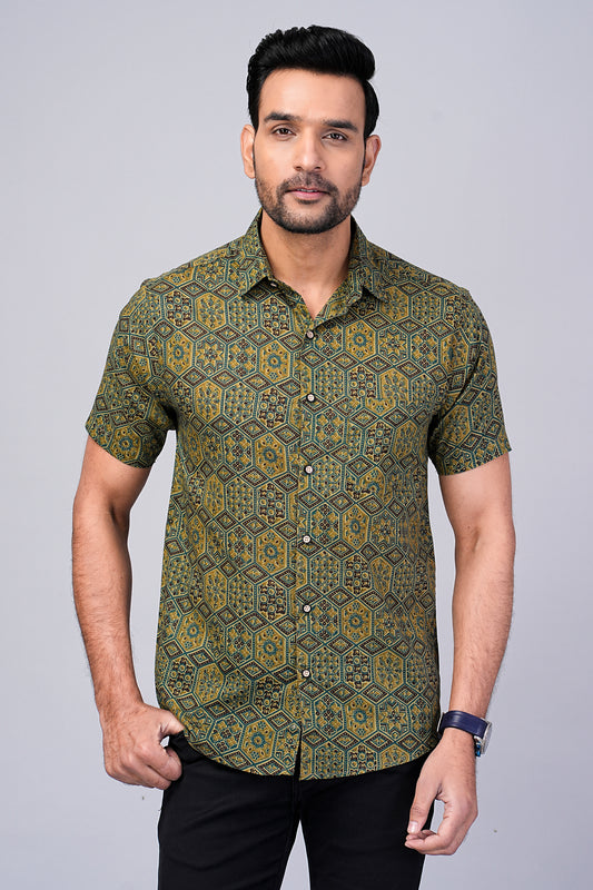 Men's Green Geometric Printed Half-Sleeves shirts