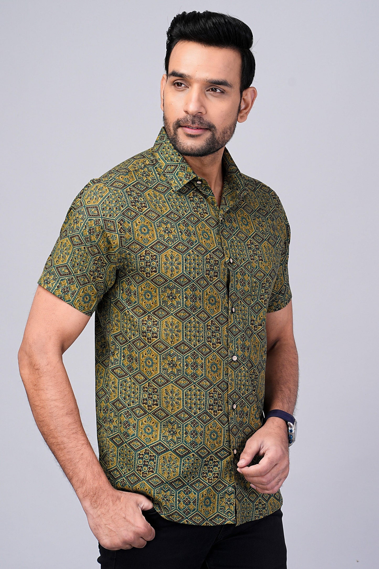 Men's Green Geometric Printed Half-Sleeves shirts
