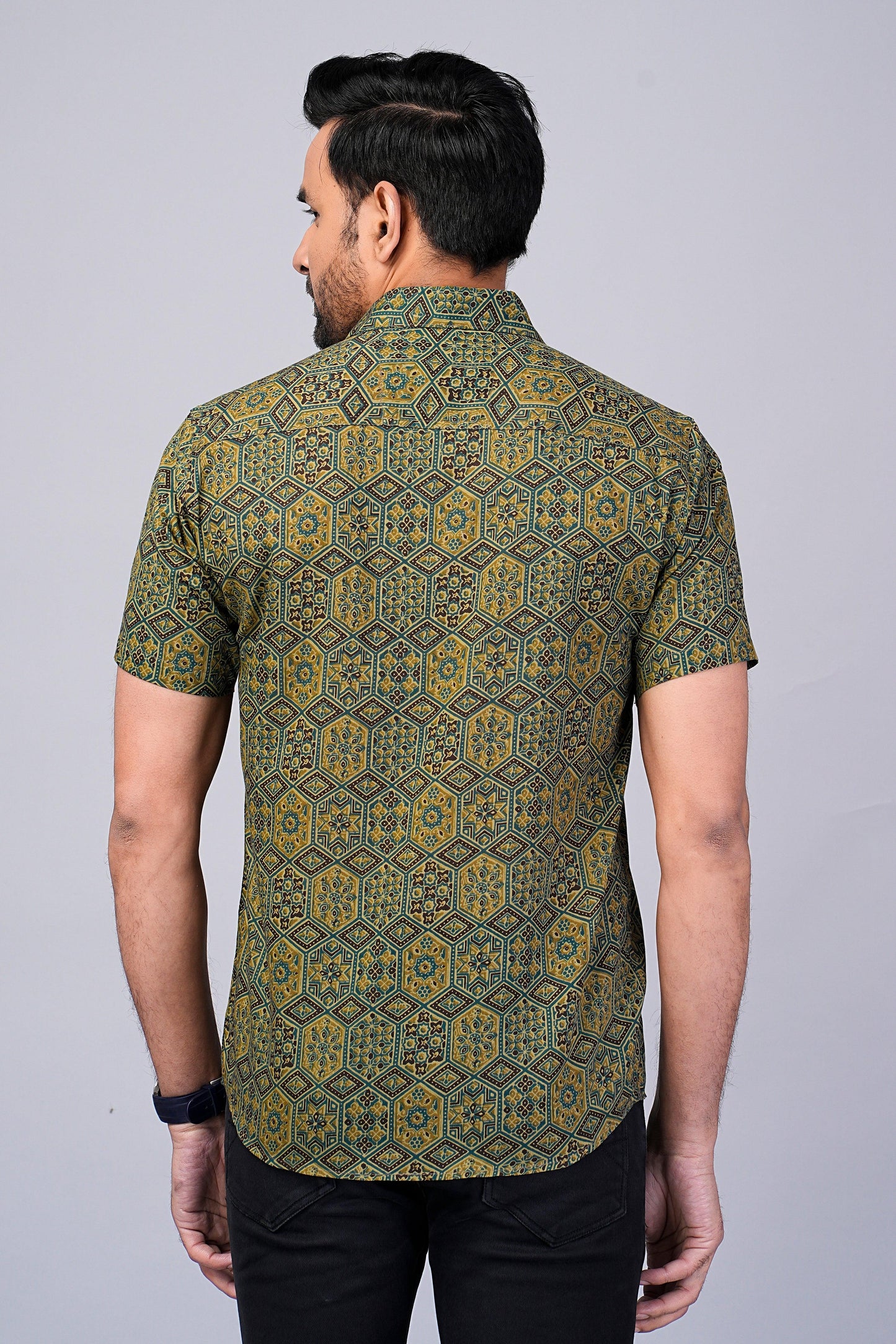 Men's Green Geometric Printed Half-Sleeves shirts