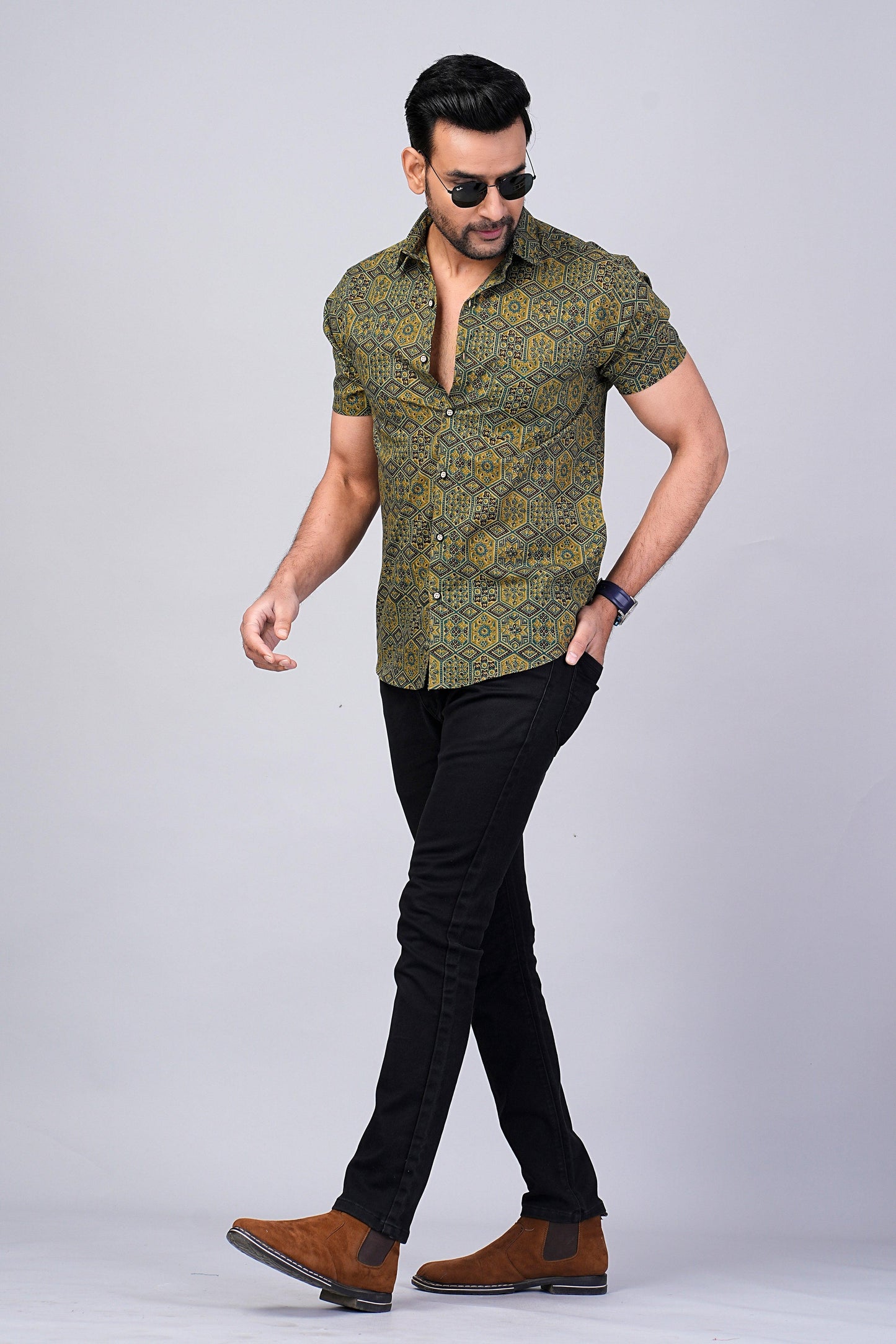Men's Green Geometric Printed Half-Sleeves shirts