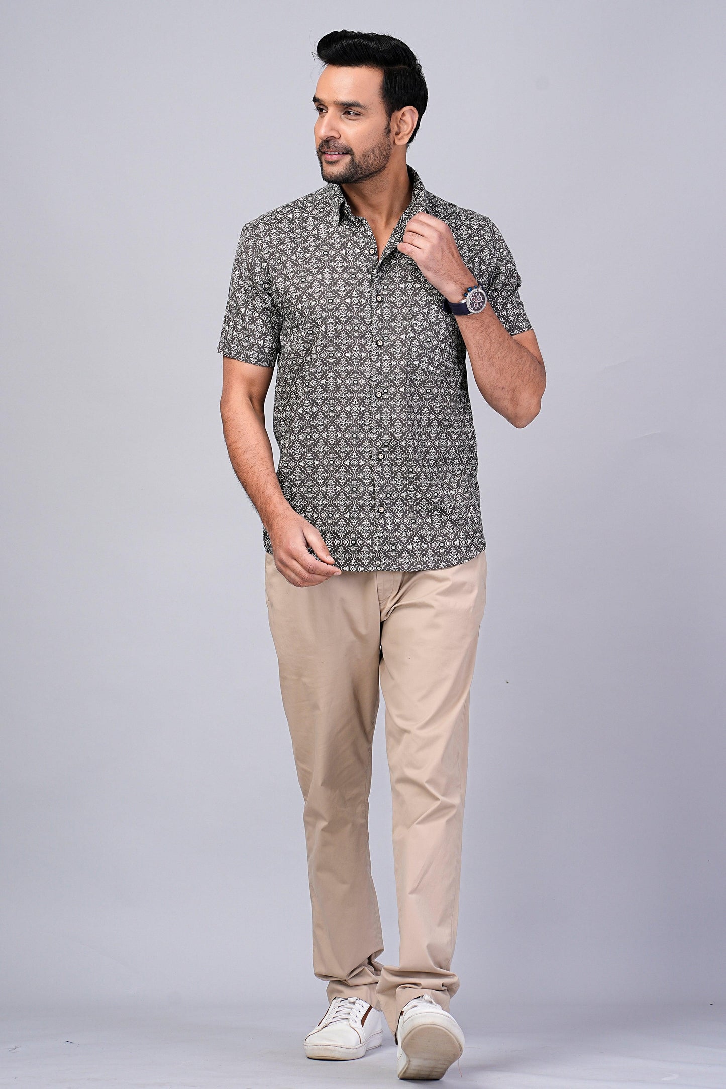 Men's Geometric Printed Half-Sleeves shirts