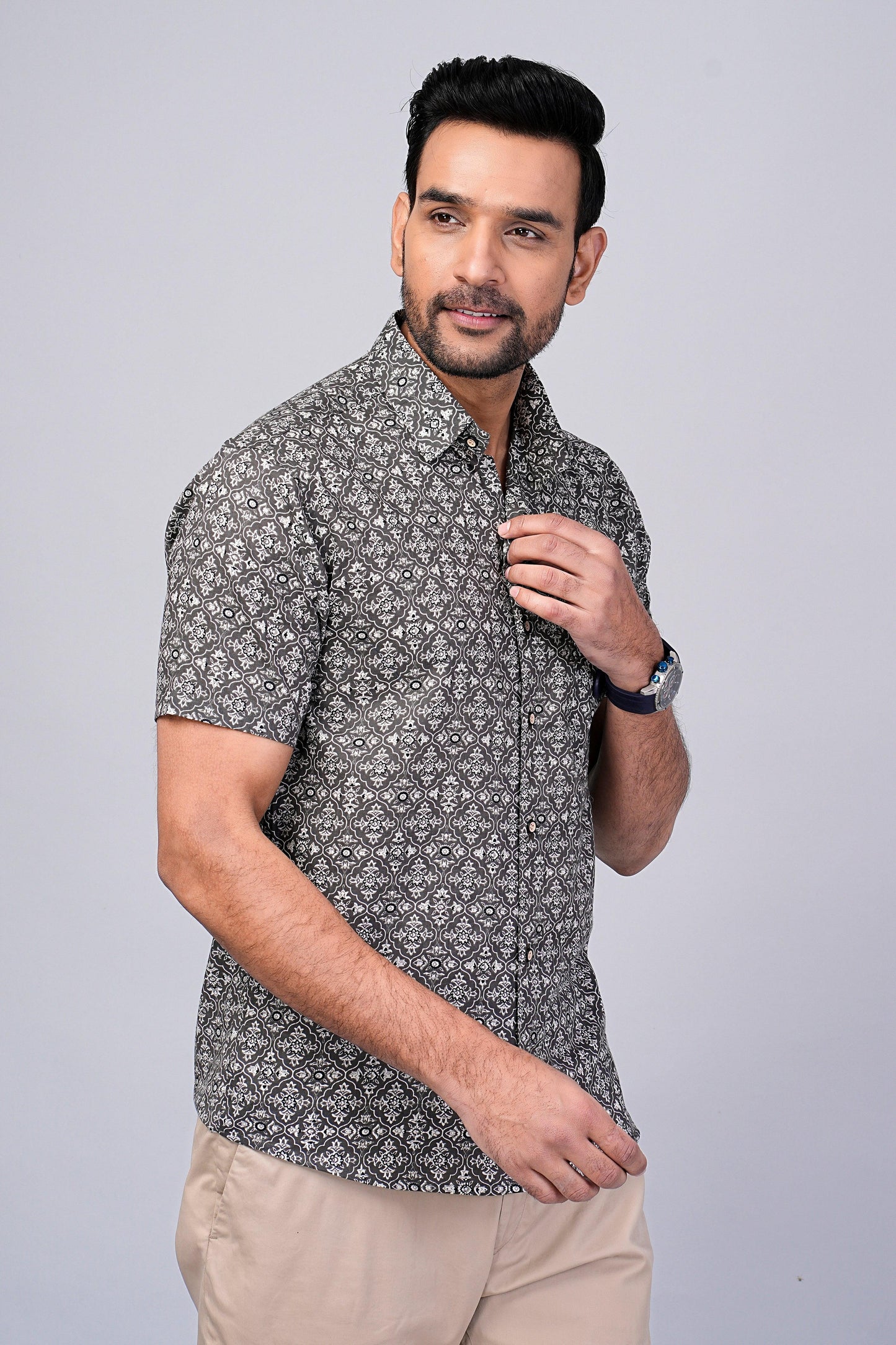 Men's Geometric Printed Half-Sleeves shirts